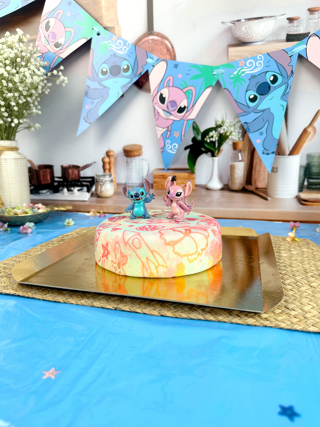 Angel & Stitch® på tropisk deluxe-tårta