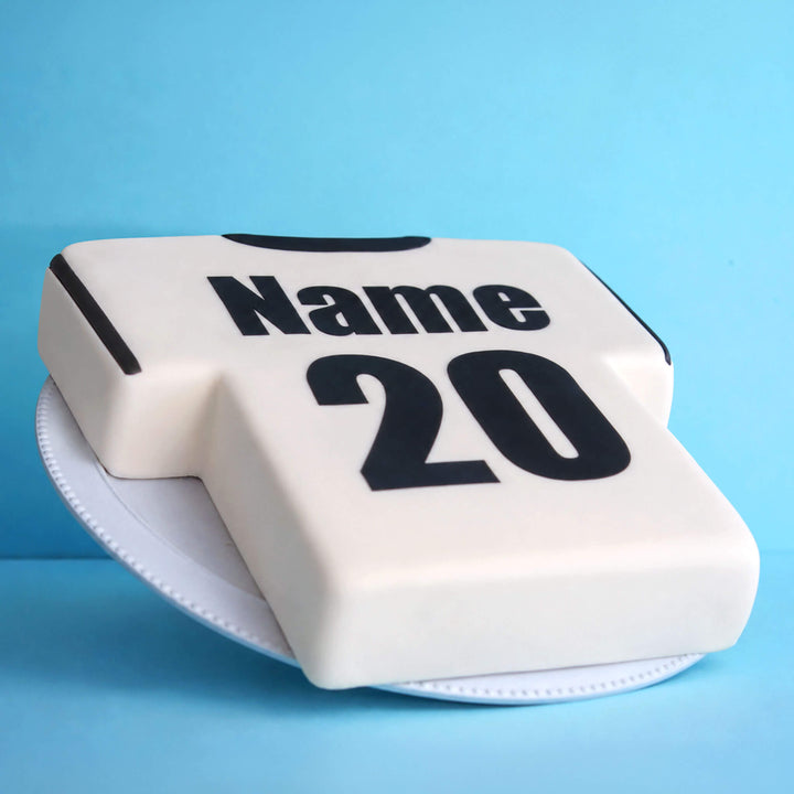 Fußballtrikot-Torte, weiß mit schwarz