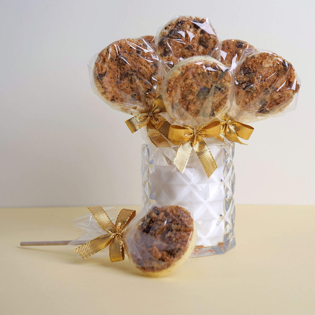 Klubbor med vit choklad & cookie crumble (10 st)