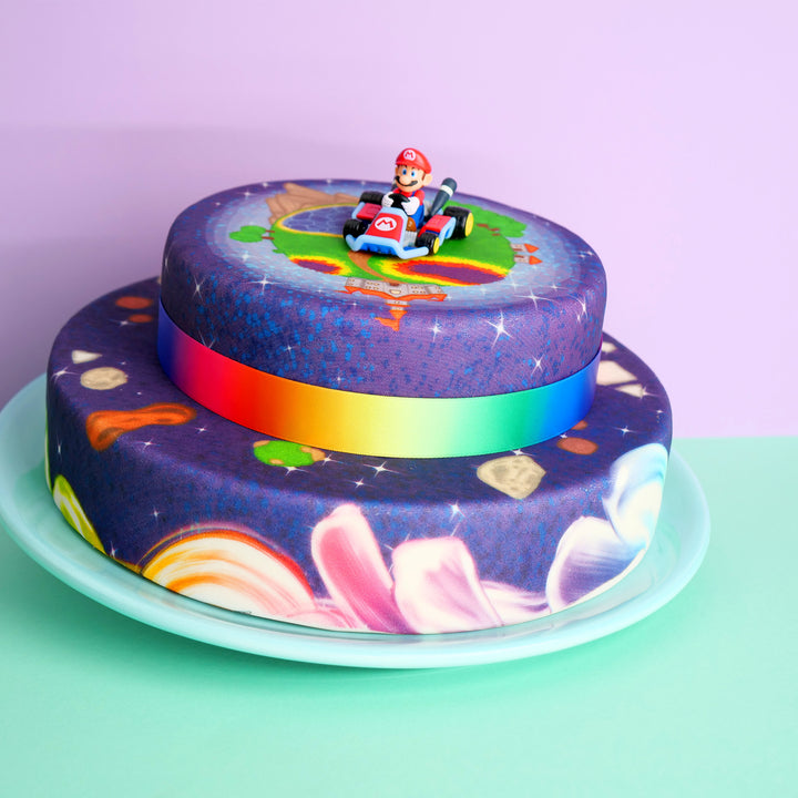 Mario Kart® på en målad planet-tårta i två våningar