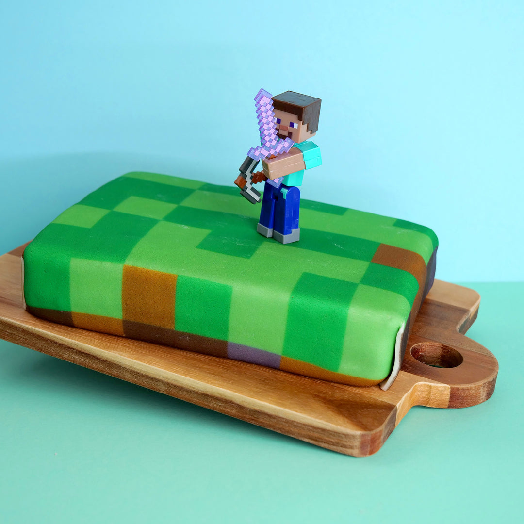 Minecraft®-figur på spelvärldstårta