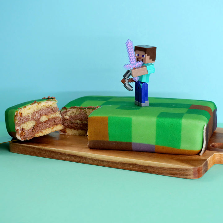 Minecraft®-figur på spelvärldstårta