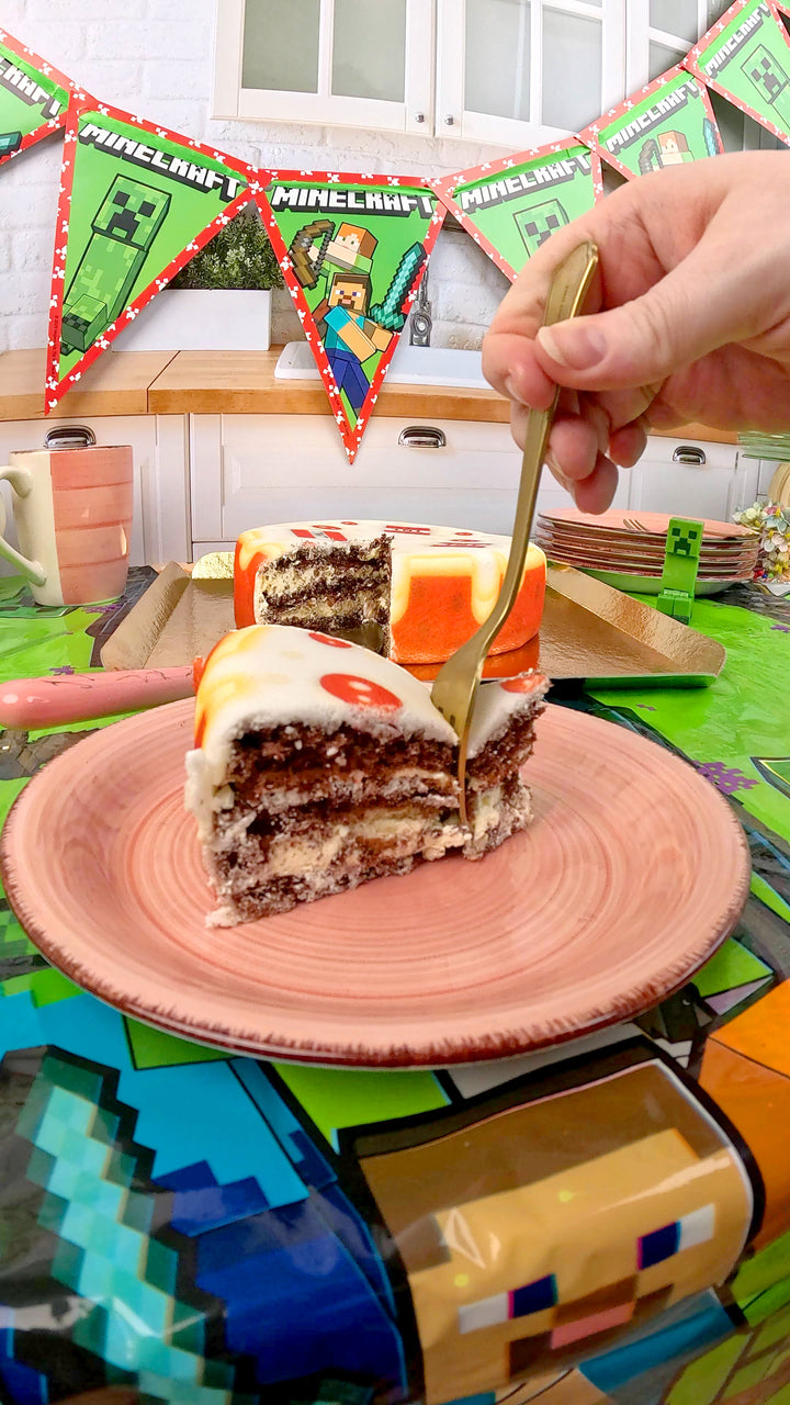 Minecraft®-figur på rund TNT-tårta