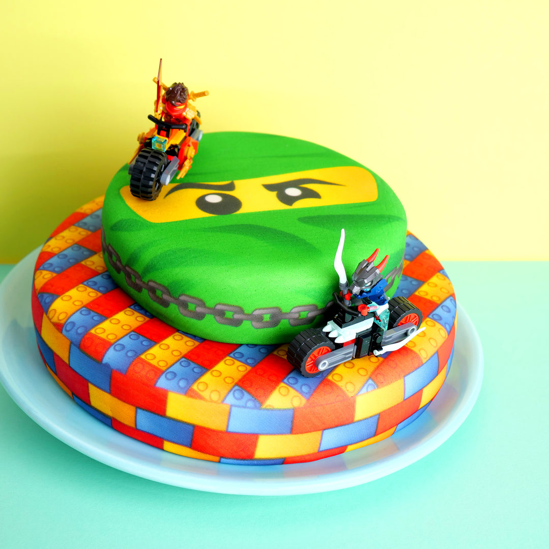 Lego® Ninjago® på tvåvånings Ninja-tårta