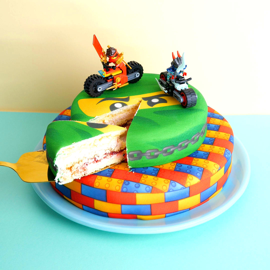 Lego® Ninjago® på tvåvånings Ninja-tårta