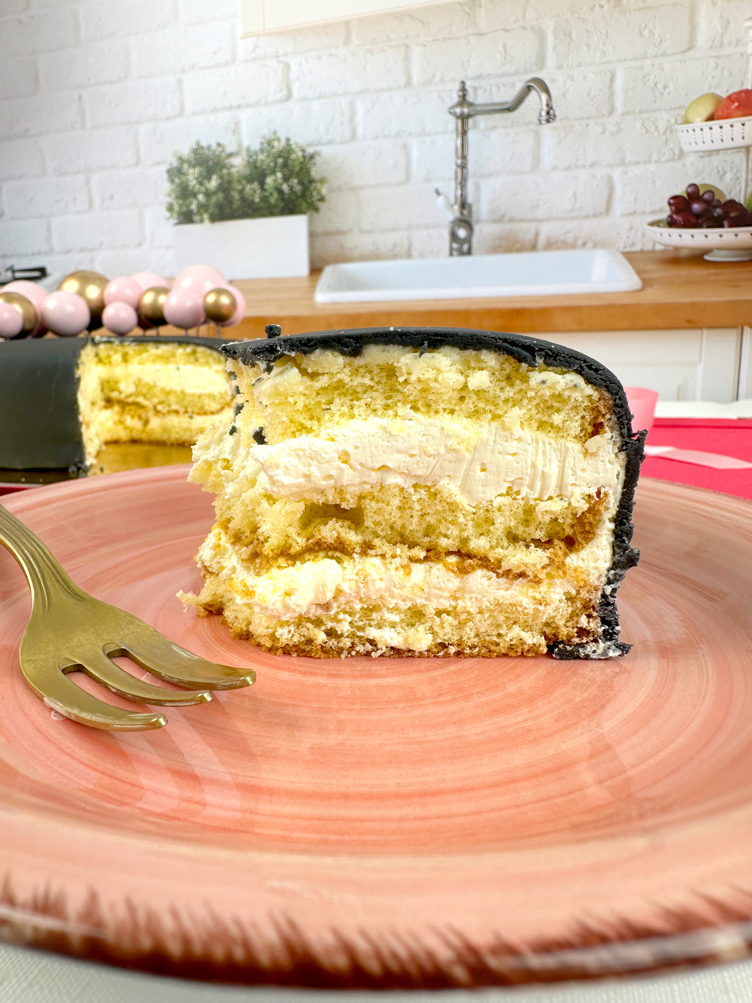 Svart tårta med tårtband