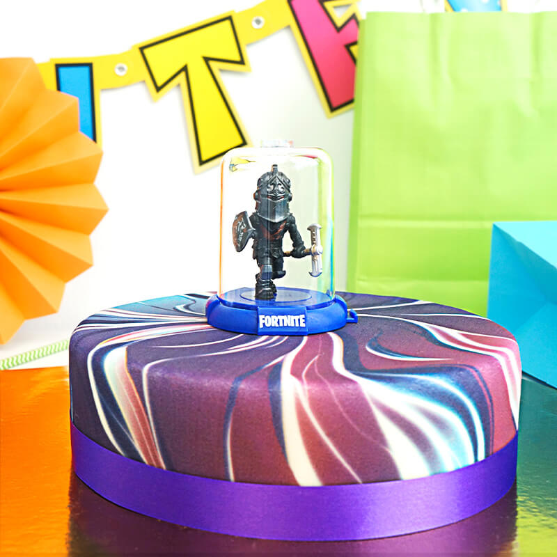 Fortnite®-figur på galax-tårta