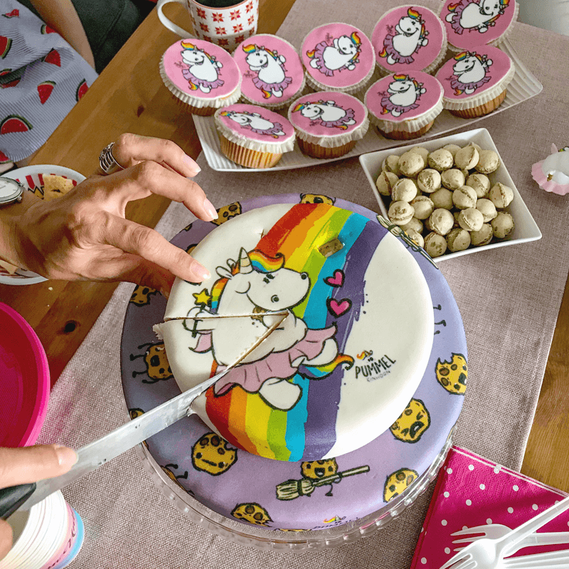 Chubby Unicorn på tvåvåningstårta