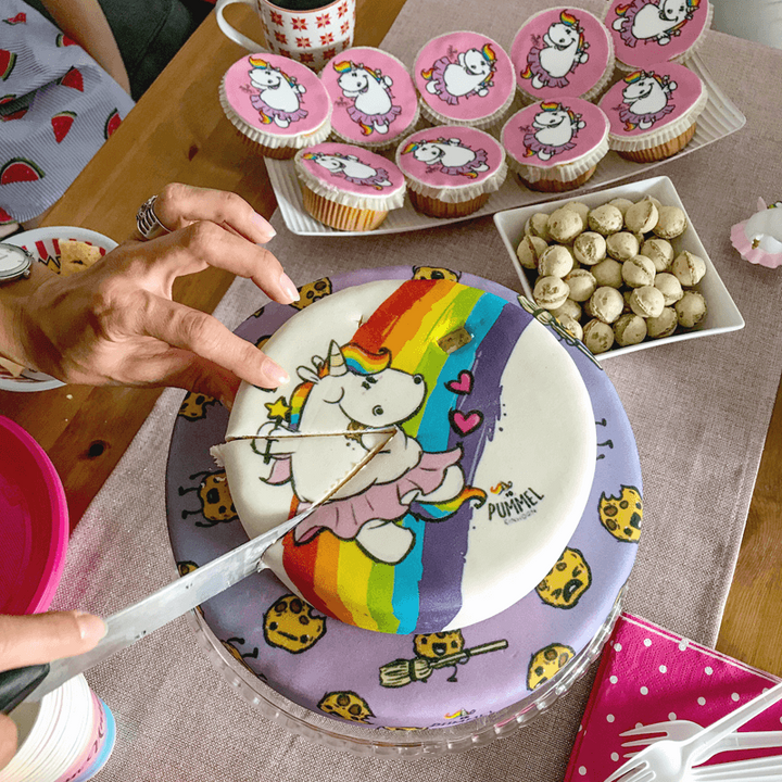 Chubby Unicorn på tvåvåningstårta