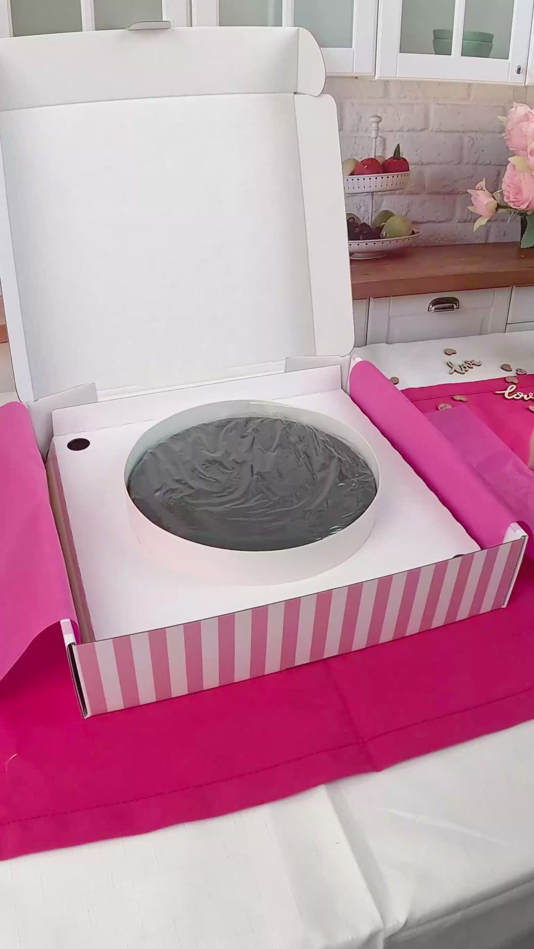 Svart tårta med tårtband