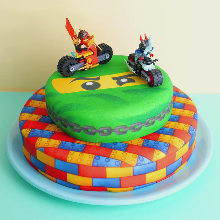 Lego® Ninjago® på tvåvånings Ninja-tårta