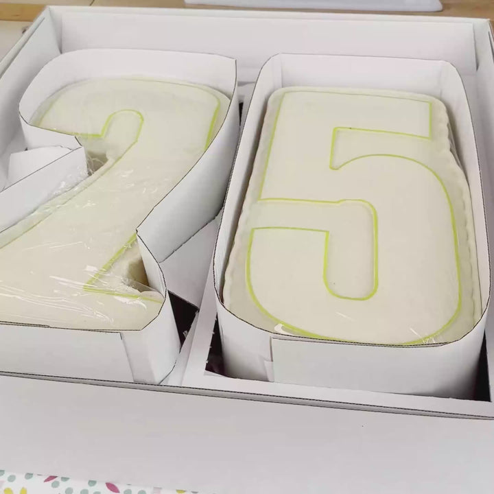 Dubbel siffertårta, valfri färg