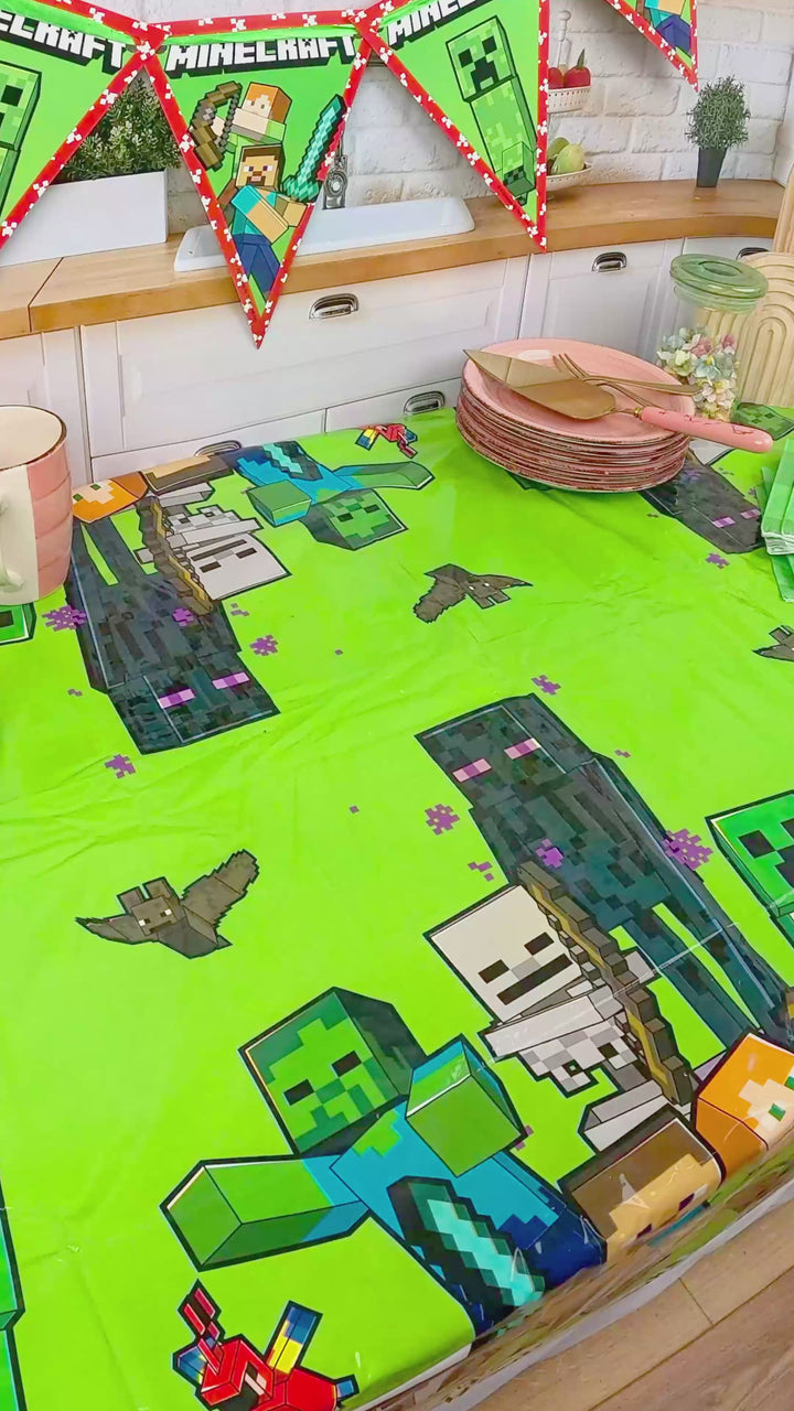 Minecraft®-figur på rund TNT-tårta