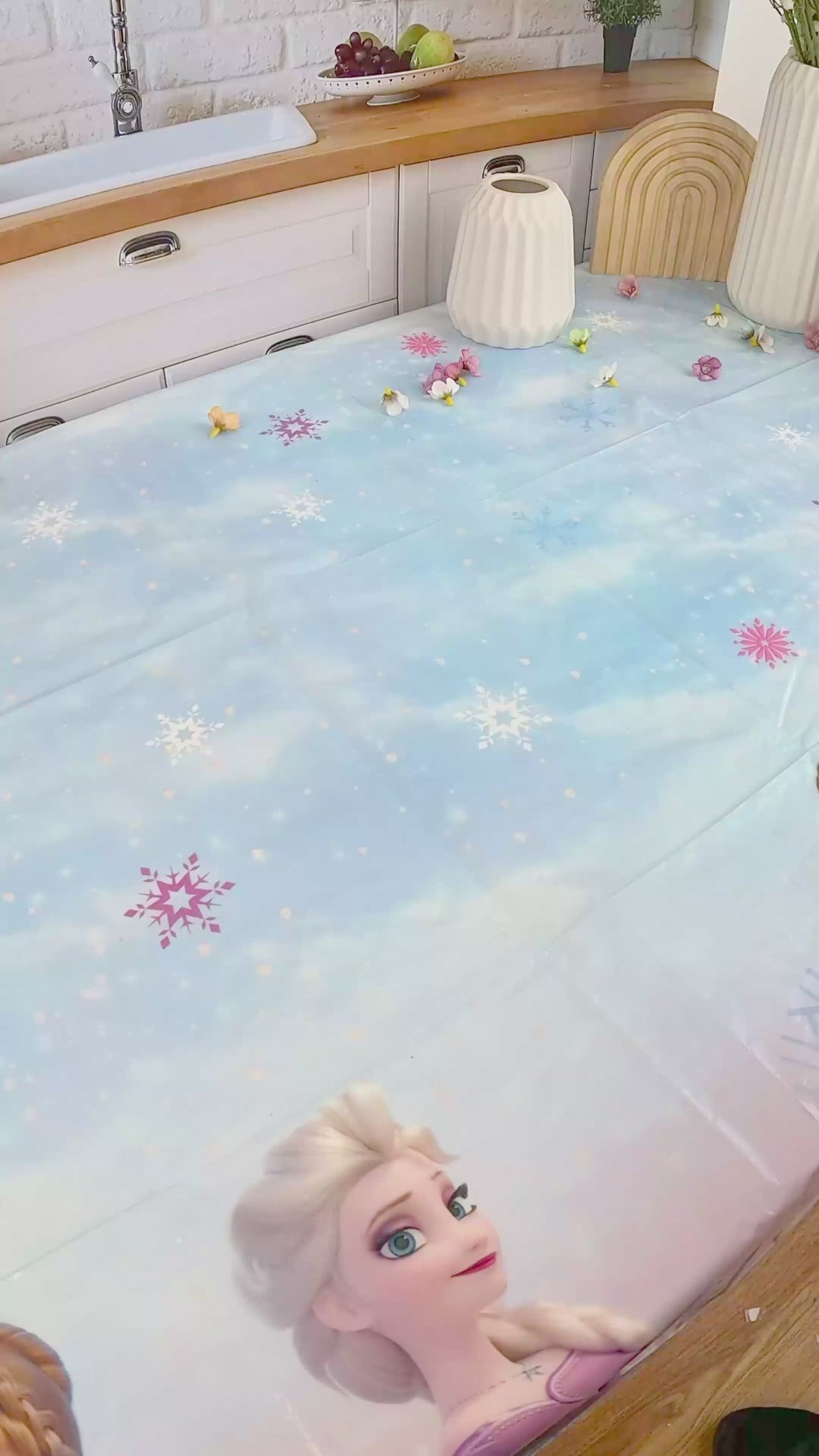 Elsa® och Anna® på istårta