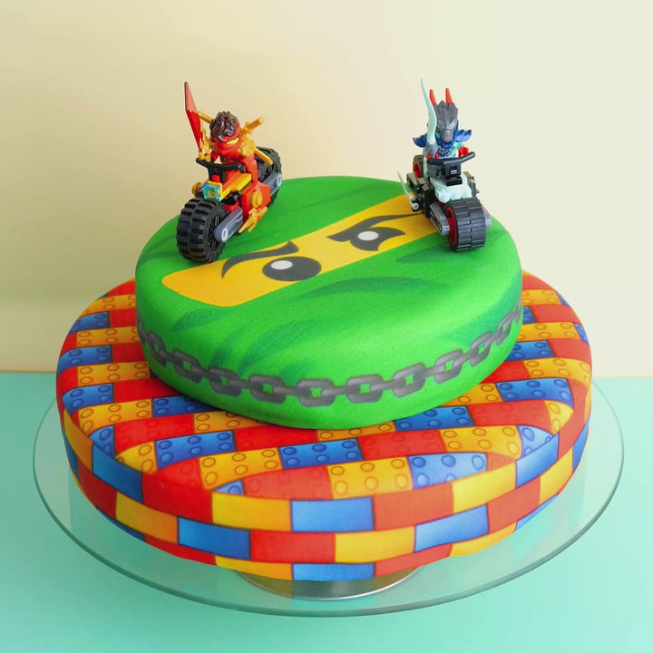 Lego® Ninjago® på tvåvånings Ninja-tårta