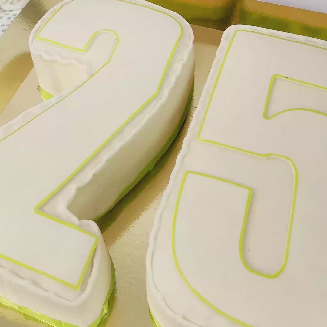 Dubbel siffertårta, valfri färg