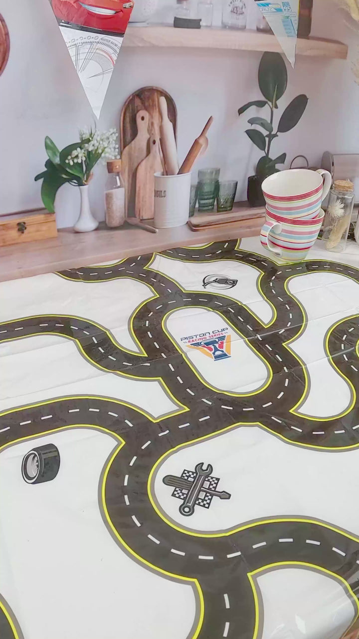 Blixten McQueen® från Bilar® på bilbanetårta