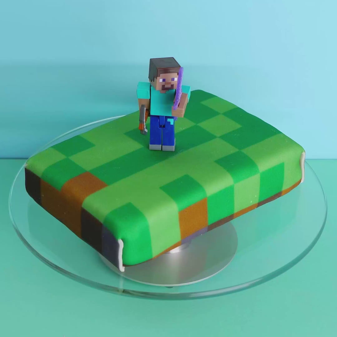 Minecraft®-figur på spelvärldstårta