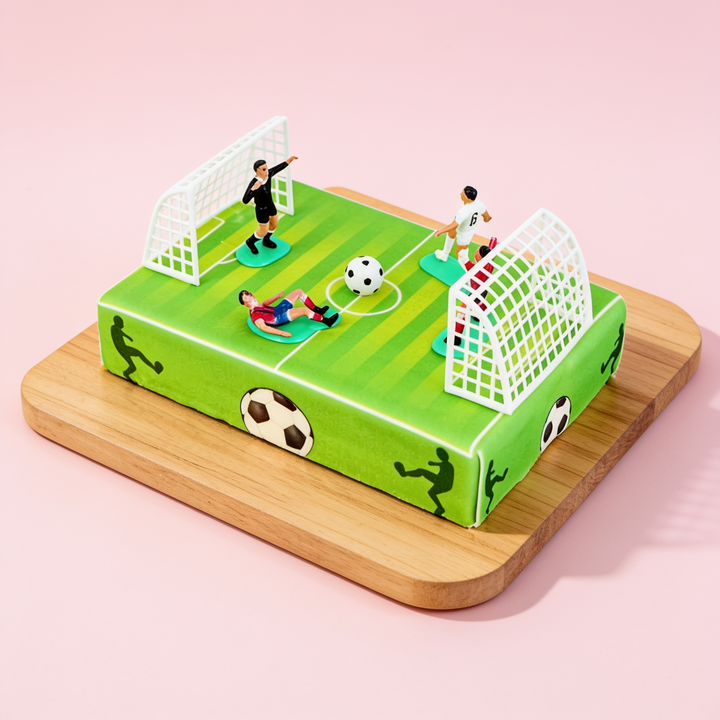 Fotbollsplanstårta med fotbollsspelare